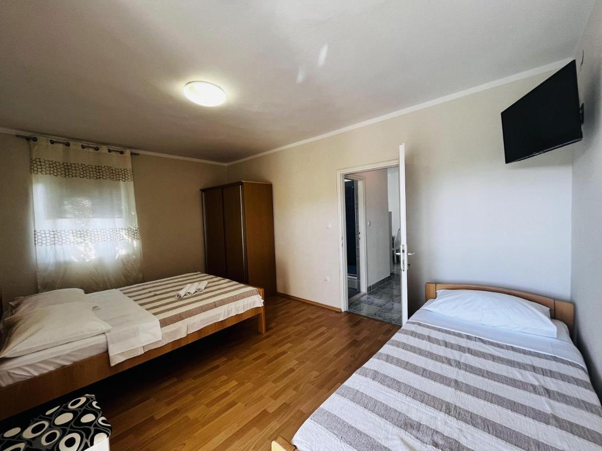 Apartmani Ivica Krk Town Exterior photo